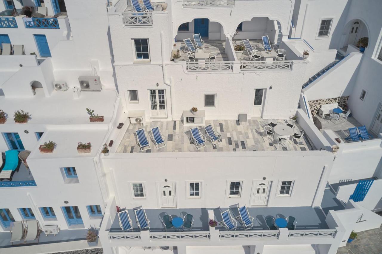 Amphitheater Cave Houses Fira  Exteriér fotografie